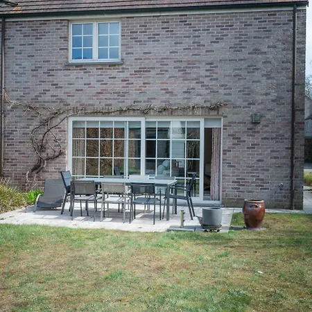 4br With Garden Near Nyaraló